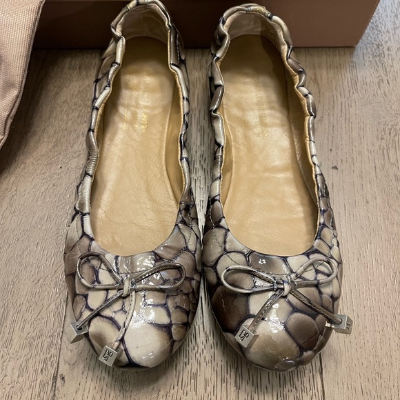 Donald J Pliner Ballet Flats in Smog Crocco Patent Leather, Size 9.5 - Picture 2 of 9